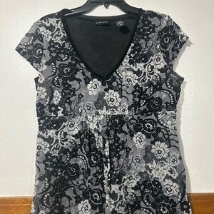 New York & Company Black and White Floral Top